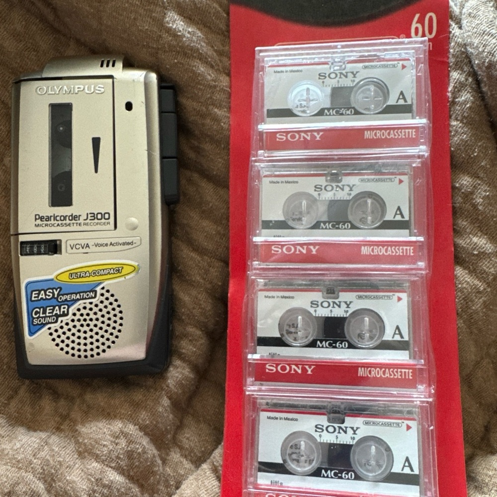 Olympus Pearlcorder J300 Portable Microcassette Recorder